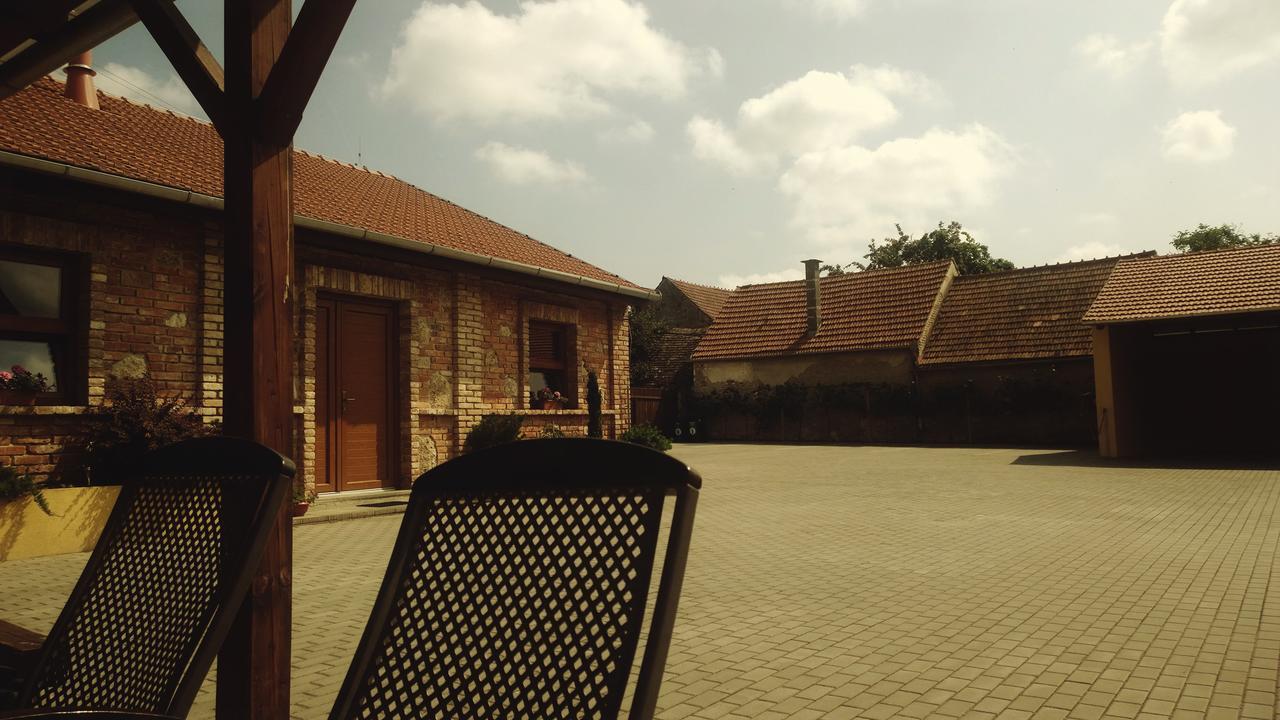 Sedlecky Dvur Hotel เซดเลซ ภายนอก รูปภาพ