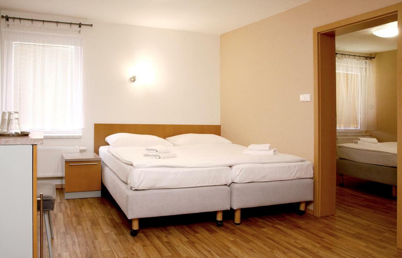 Sedlecky Dvur Hotel เซดเลซ ภายนอก รูปภาพ