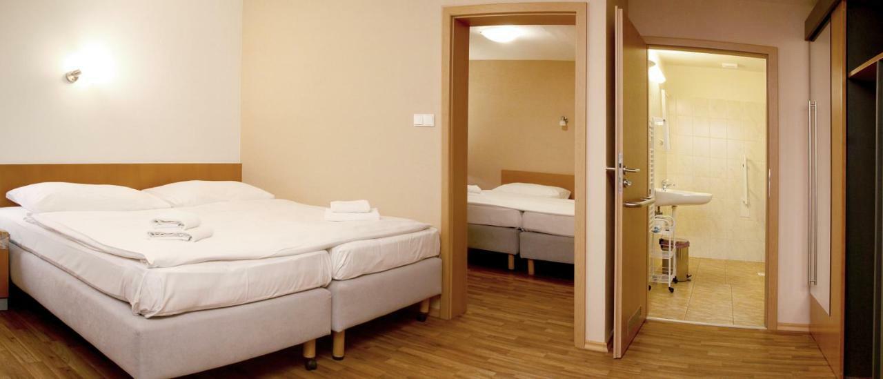 Sedlecky Dvur Hotel เซดเลซ ภายนอก รูปภาพ